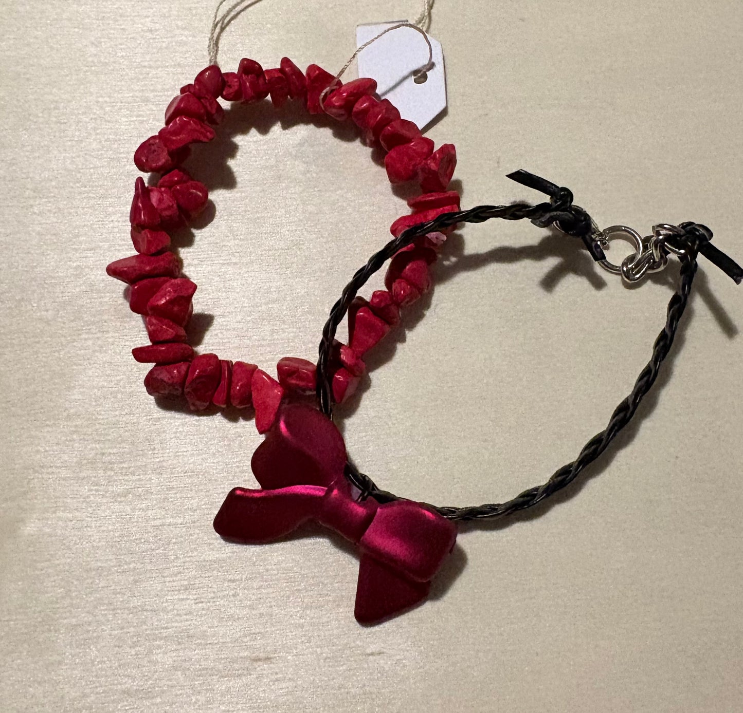 Bracelet adorned with bow