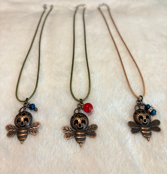 BumbleBeeNecklace Red Blue